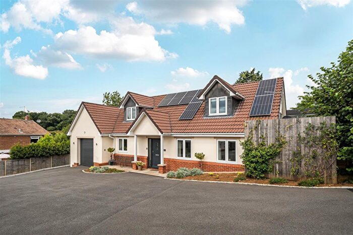 4 Bedroom Detached House For Sale In Bayntun Close, Bromham, SN15