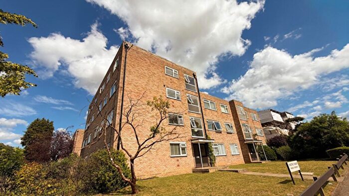 2 Bedroom Flat For Sale In Croydon Road, Wallington, Surrey, SM6