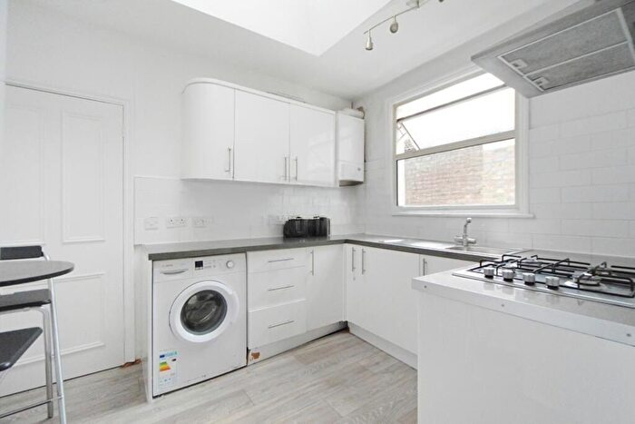 2 Bedroom Flat To Rent In De Morgan Road, London, SW6