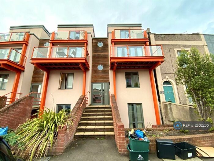 3 Bedroom Flat To Rent In Argyle Road, Bristol, BS2