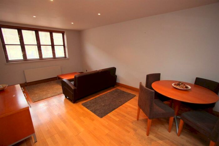 2 Bedroom Apartment To Rent In Kingsley Mews, Wapping Lane, Wapping, E1W