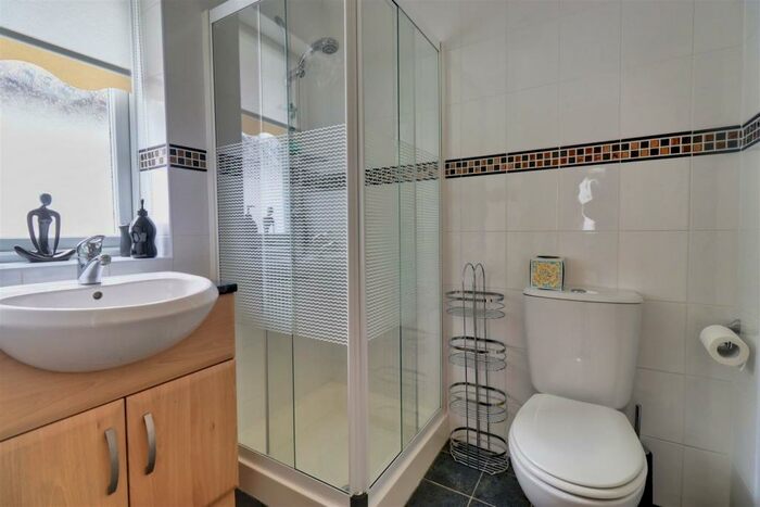 3 Bedroom Link Detached House To Rent In Newlay Wood Close, Horsforth, Leeds, LS18