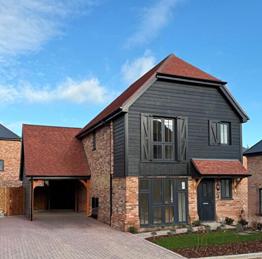 3 Bedroom Detached House For Sale In London Road, Gillingham, ME8