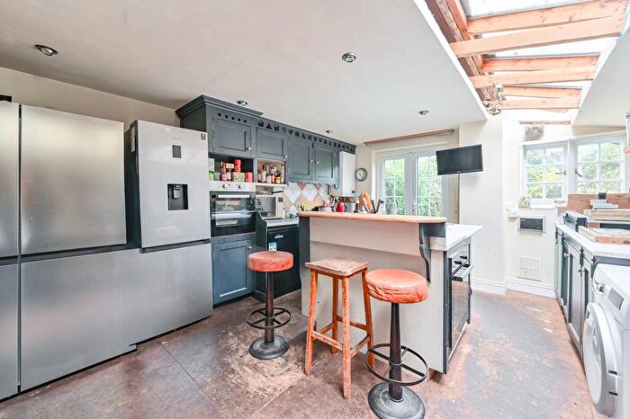 4 Bedroom Flat For Sale In Knowsley Road, Battersea, London, SW11