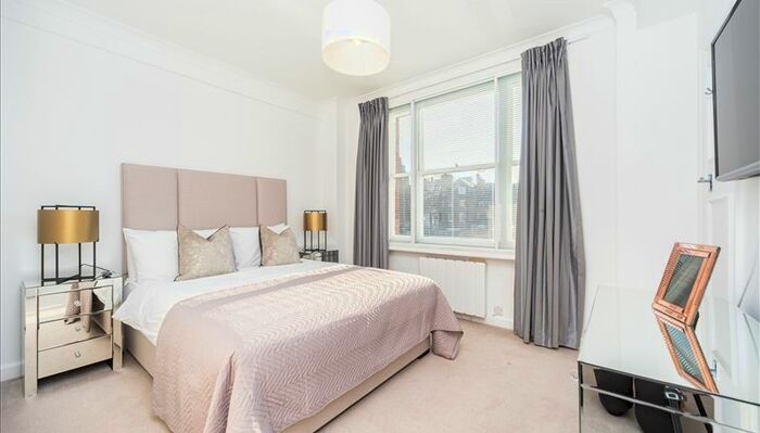 2 Bedroom Flat To Rent In Hill Street Mayfair, London, W1J