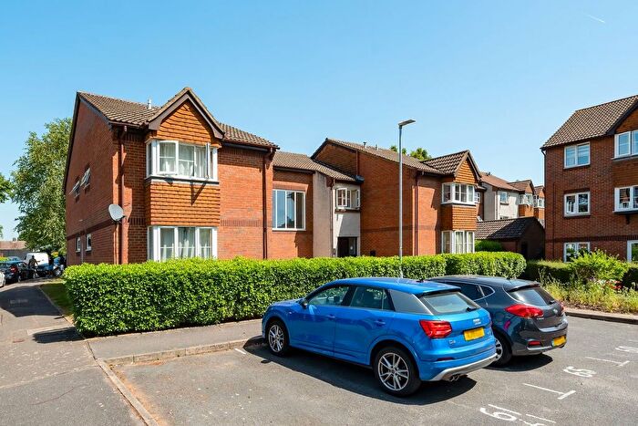 1 Bedroom Flat For Sale In Knowles Close, Yiewsley, West Drayton, UB7