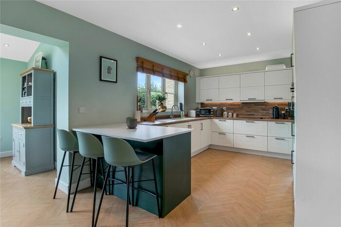 4 Bedroom Detached House To Rent In Jacobs Piece, Fairford, Gloucestershire, GL7