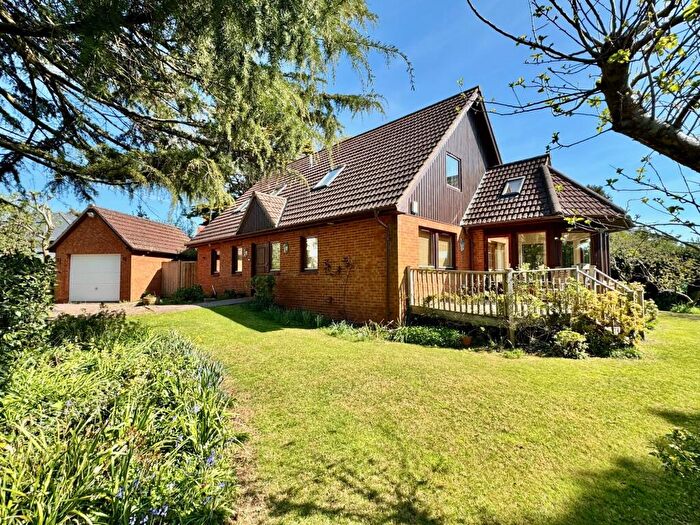 4 Bedroom Detached House For Sale In Cranford Avenue, Exmouth, EX8