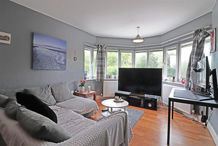 1 Bedroom Flat For Sale In Woodlands Road, Redhill, RH1