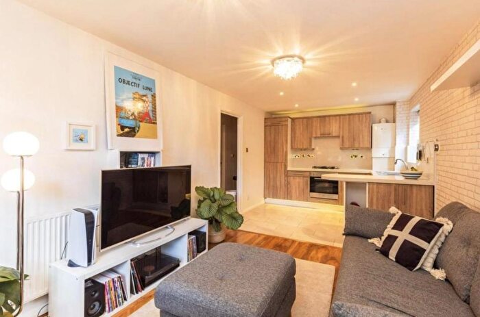1 Bedroom Flat To Rent In Stow Court, Gloucester Road, Cheltenham, GL51