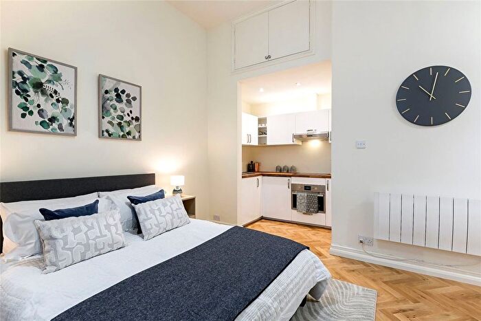 Studio To Rent In All Saints Road, North Kensington, W11