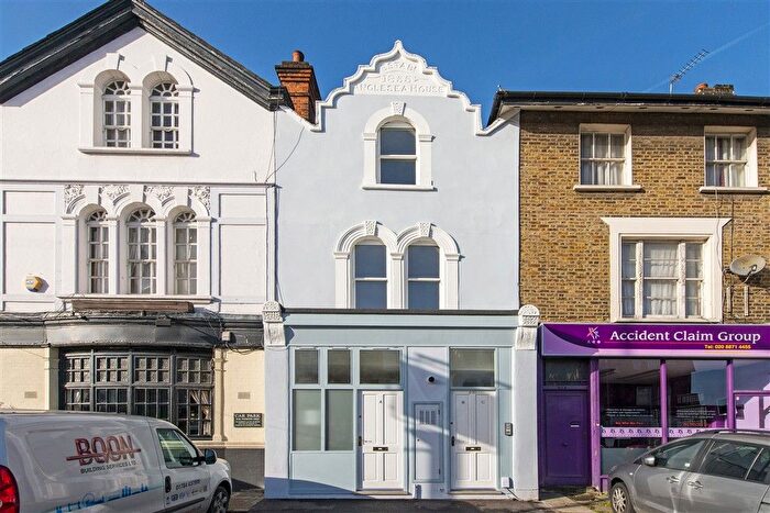 3 Bedroom Flat For Sale In Merton Road, Wandsworth, SW18