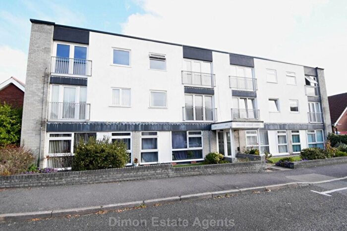 2 Bedroom Flat For Sale In William George Court, High Street, Lee On The Solent, PO13