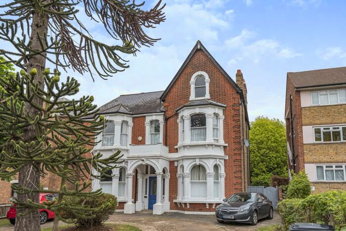 3 Bedroom Flat To Rent In Burnt Ash Hill Lee, SE12