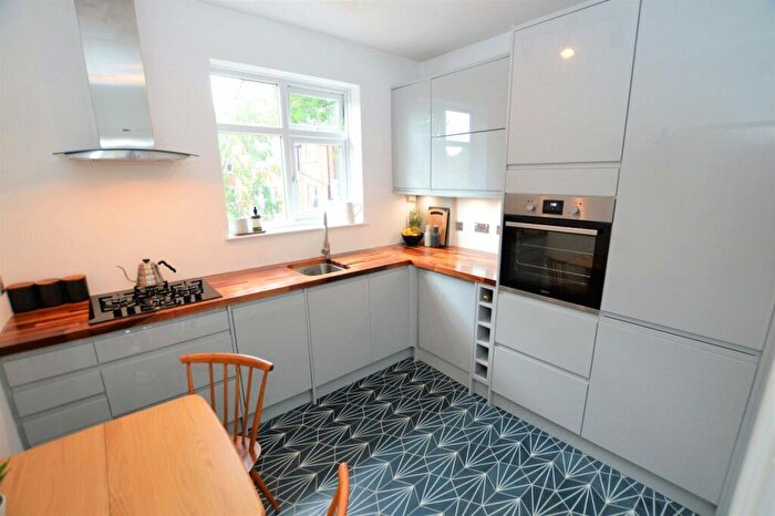 1 Bedroom Apartment To Rent In Harold Road, London, SE19