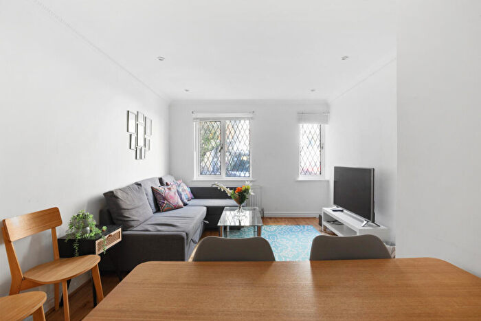 2 Bedroom Semi-Detached House To Rent In Hayfield Yard, London, E1