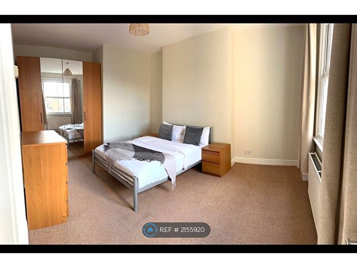 1 Bedroom Flat To Rent In Hammersmith Grove, London, W6