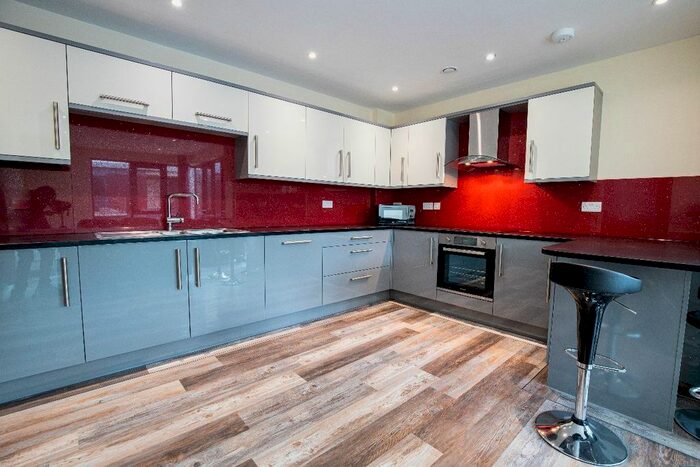 3 Bedroom Flat To Rent In Harrow Street, Sheffield, S11