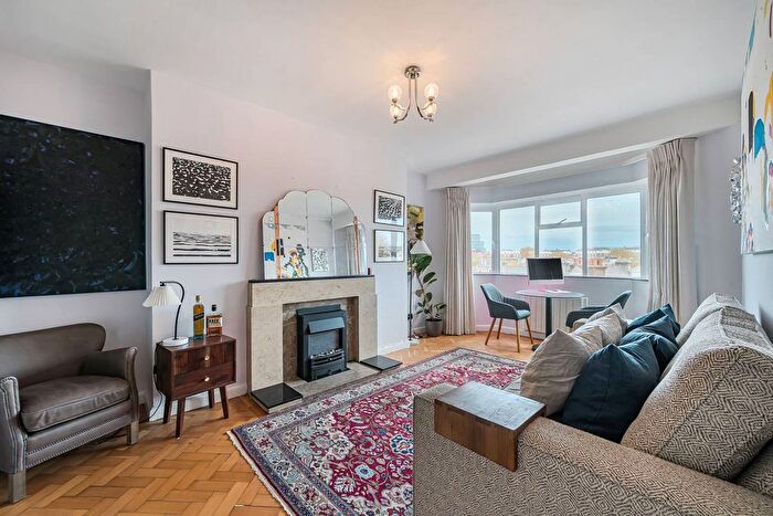 1 Bedroom Flat For Sale In West Kensington, Barons Court, London, W14