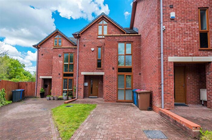 4 Bedroom Town House For Sale In Stanley Road, Worsley, Manchester, M28