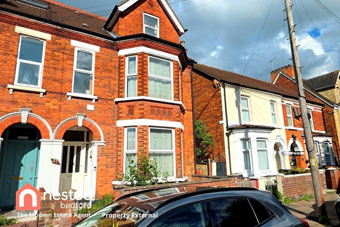 7 Bedroom Semi Detached House For Sale In Rutland Road, Bedford, MK40