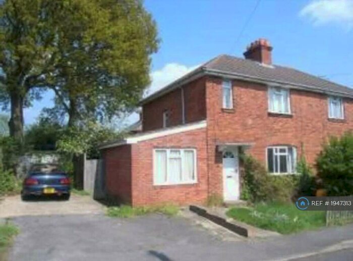 5 Bedroom Semi-Detached House To Rent In Woodcote Road, Southampton, SO17