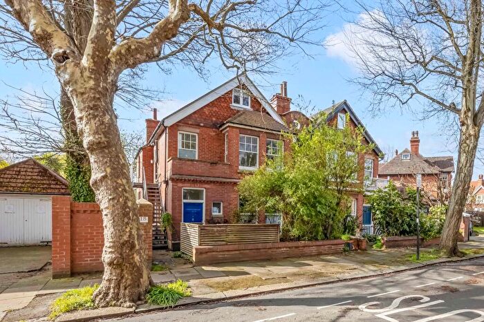 2 Bedroom Flat To Rent In Pembroke Crescent, Hove, BN3