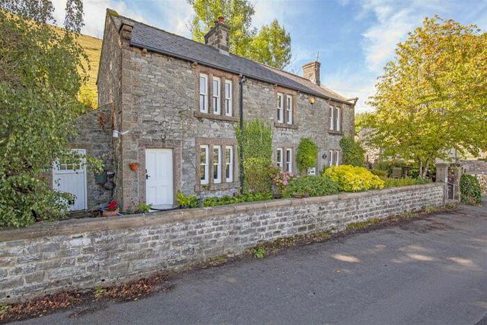 3 Bedroom Detached House For Sale In Hope View, Pindale Road, Castleton, S33