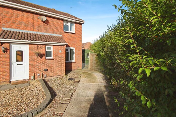 2 Bedroom Semi-Detached House To Rent In Lapwing Close, Swindon, SN3
