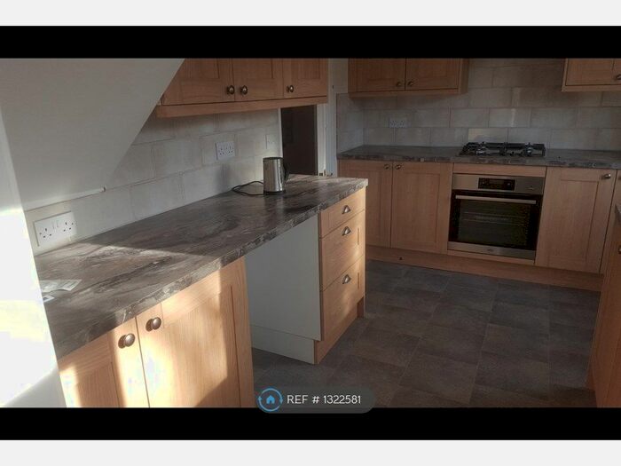 3 Bedroom End Of Terrace House To Rent In Barrack Road, Christchurch, BH23