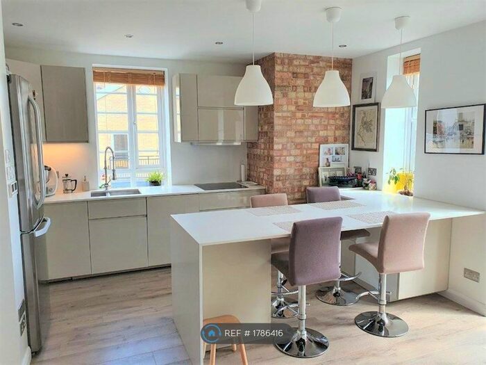 2 Bedroom Flat To Rent In Timbrell Place, London, SE16