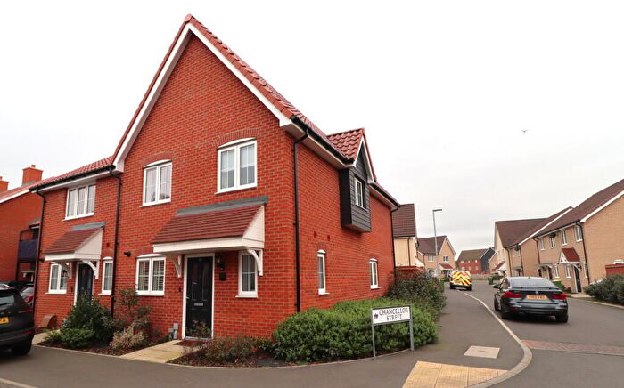 3 Bedroom Semi-Detached House To Rent In Andrewes Way, Rayleigh, SS6