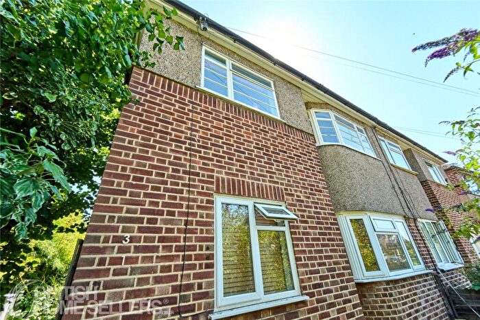 2 Bedroom Maisonette For Sale In Woodcote Close, Kingston Upon Thames, KT2