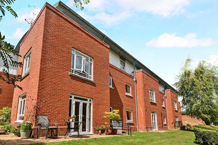 2 Bedroom Flat For Sale In Portsmouth Road, Milford, Surrey, GU8