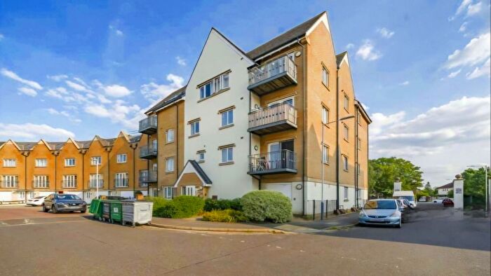 2 Bedroom Flat To Rent In Varcoe Gardens, UB3