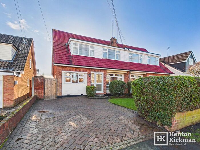 3 Bedroom Semi-detached House For Sale In Norsey View Drive, Billericay, CM12