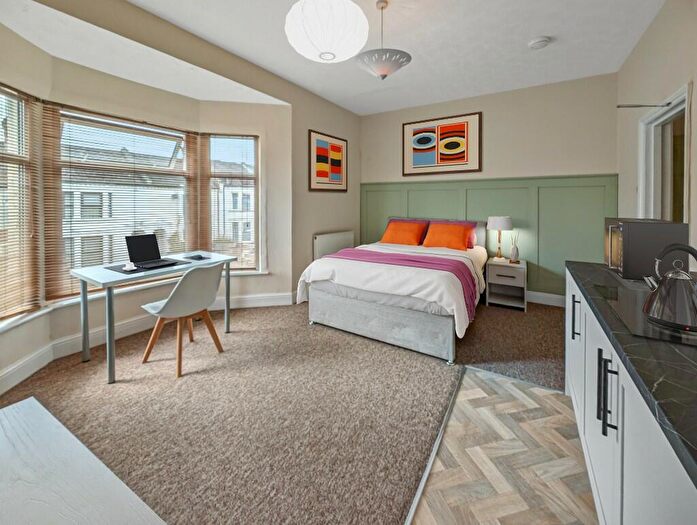 5 Bedroom House Of Multiple Occupation To Rent In Adams Avenue, Northampton, Northamptonshire, NN1