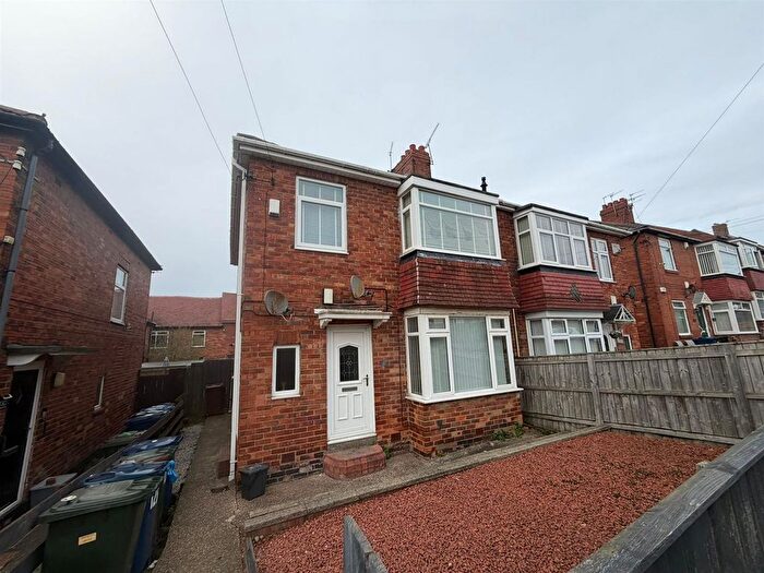 2 Bedroom Flat To Rent In Bavington Drive, Newcastle Upon Tyne, NE5