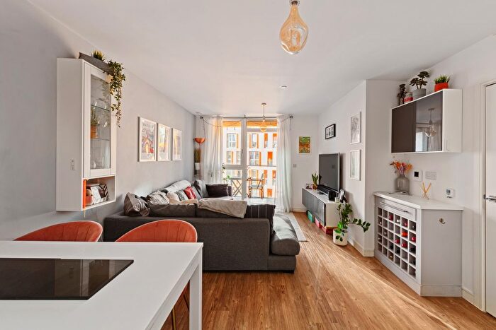 2 Bedroom Flat For Sale In Loop Court, Telegraph Avenue London, SE10