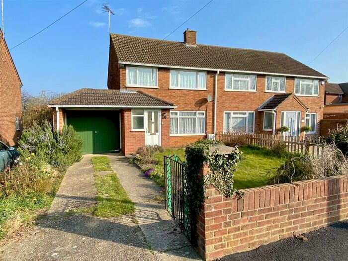3 Bedroom Semi-Detached House To Rent In Osborn Road, Barton-Le-Clay, Bedford, MK45