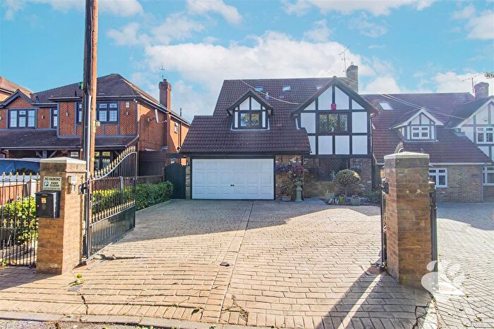 5 Bedroom Detached House For Sale In Pound Lane North, Noak Bridge, SS15