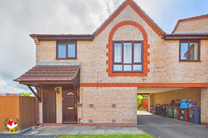 2 Bedroom Coach House For Sale In Coopers Elm, Quedgeley, GL2