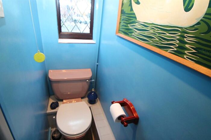 3 Bedroom Detached House For Sale In Balmoral Close, Halesowen, B62