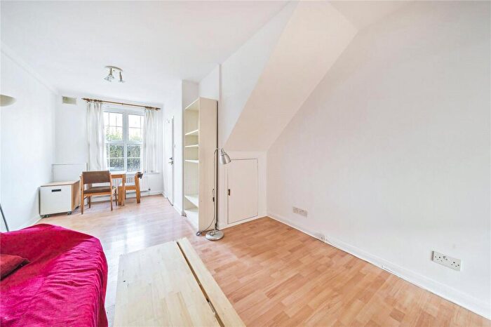 2 Bedroom Terraced House To Rent In Chesthunte Road, Tottenham, London, N17