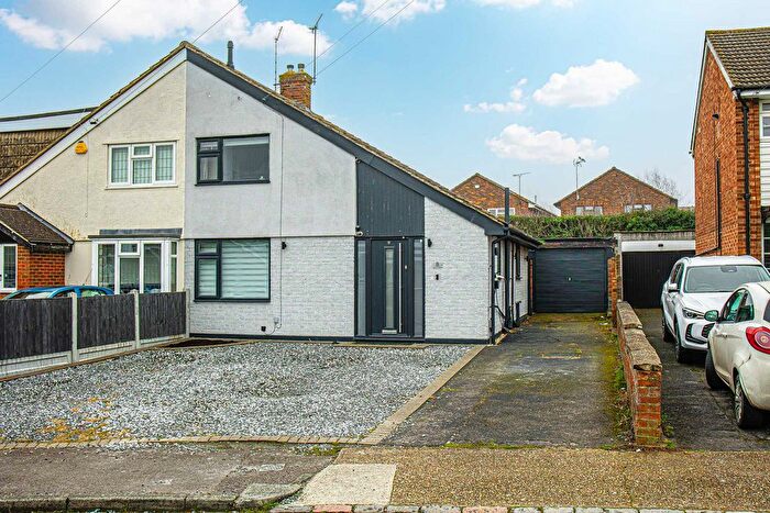 3 Bedroom Semi Detached House For Sale In Dawlish Crescent, Rayleigh, SS6