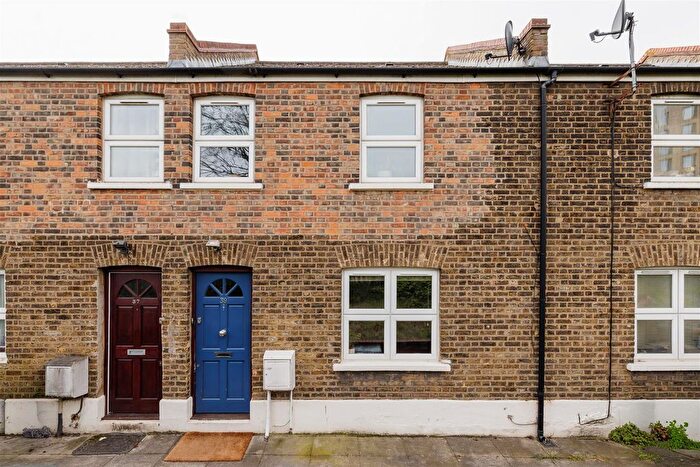 3 Bedroom Property For Sale In Ruckholt Close, Leyton, E10