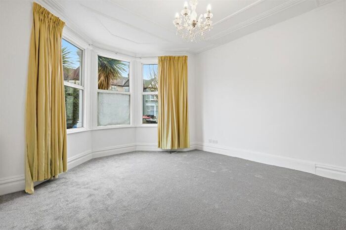 3 Bedroom House To Rent In Melbourne Avenue, N13