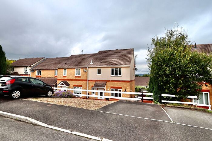 3 Bedroom Terraced House For Sale In St. Andrews Drive, Pontllanfraith, NP12