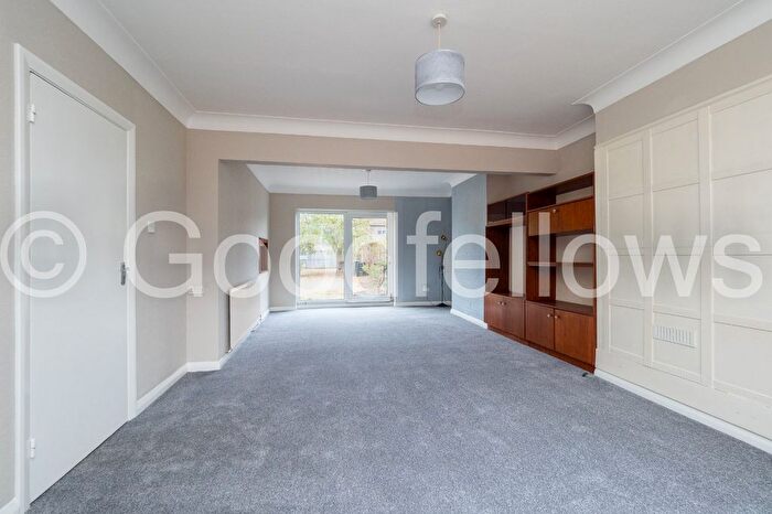 3 Bedroom Semi-Detached House To Rent In Commonside East, Mitcham, Surrey, CR4