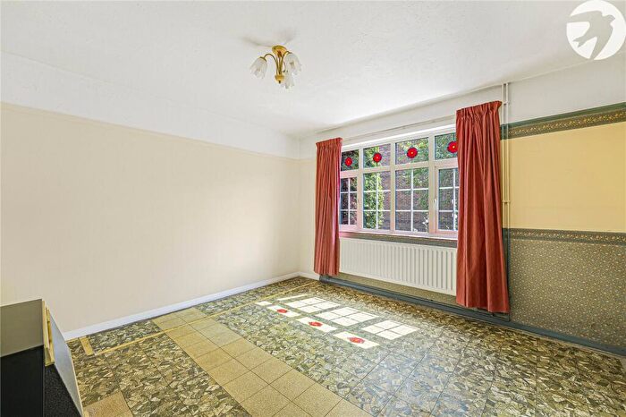 3 Bedroom Terraced House For Sale In Bevis Close, Dartford, Kent, DA2
